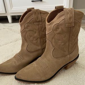 NEVER WORN!!! Urban Outfitters cowboy boots size 8